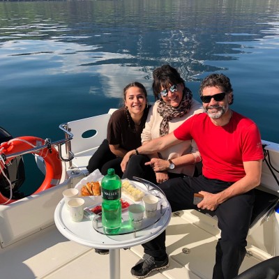 Bootsvermietung und Bootsverleih Thunersee vermietet Parker 660 Pilothouse Motorboot mit150 PS für Bootstouren, Sonnenbaden, Tubing, Wasserskifahren, Wakeboarden etc.