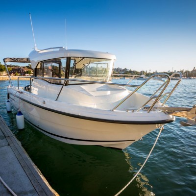 Bootsvermietung und Bootsverleih Thunersee vermietet Parker 660 Pilothouse mit 150 PS