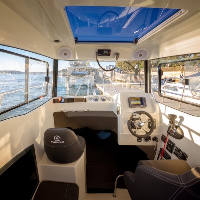 Bootsvermietung und Bootsverleih Thunersee vermietet Parker 660 Pilothouse mit 150 PS Aussenbordmotor.